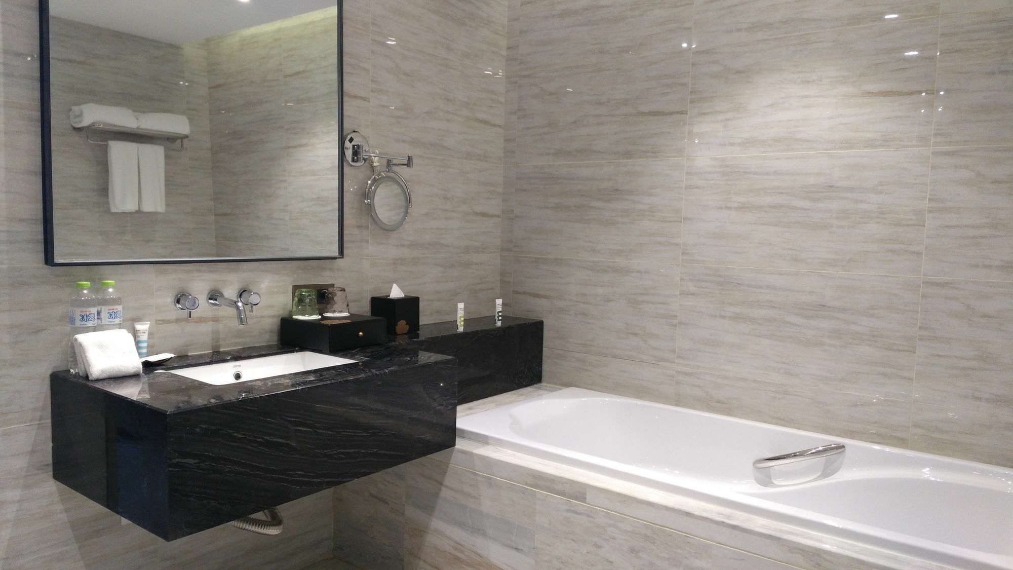 Hilton Garden Inn Wuhan Hankou Exterior foto