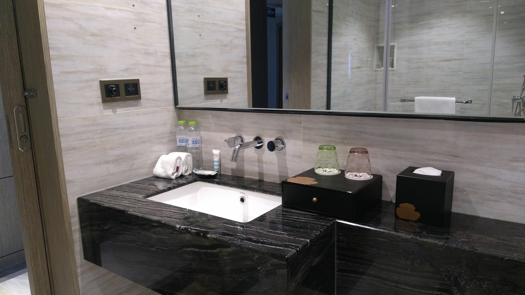 Hilton Garden Inn Wuhan Hankou Exterior foto