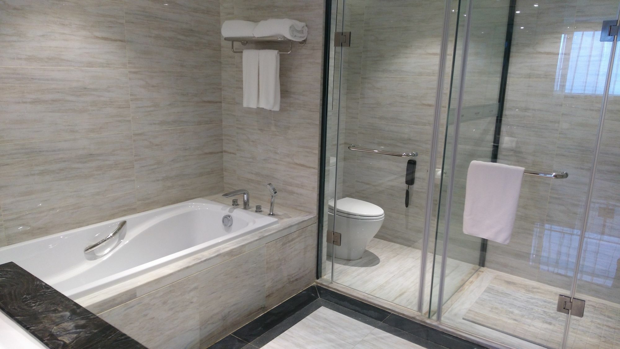 Hilton Garden Inn Wuhan Hankou Exterior foto